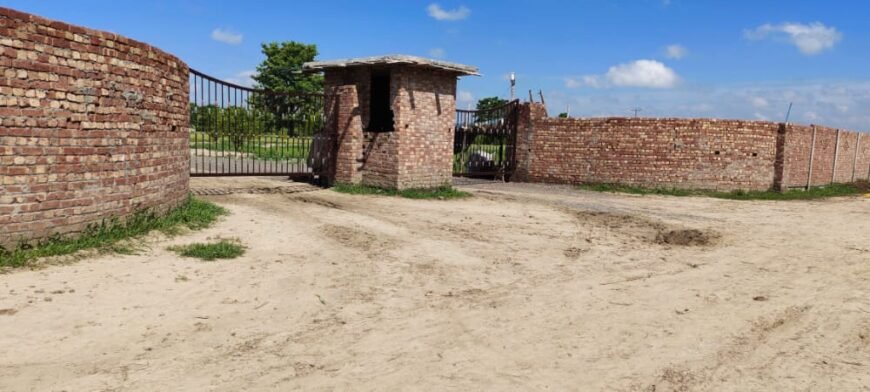 Prime Location 4 kanal Farm House available on 48 month installment